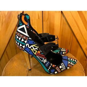 Red Kiss tribal pattern heels size 7 Love Bites